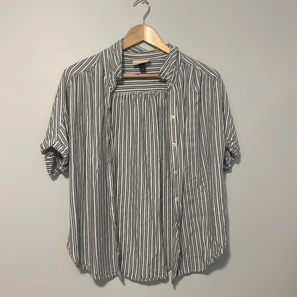 Universal Thread Tops - Universal thread, short sleeve button up shirt